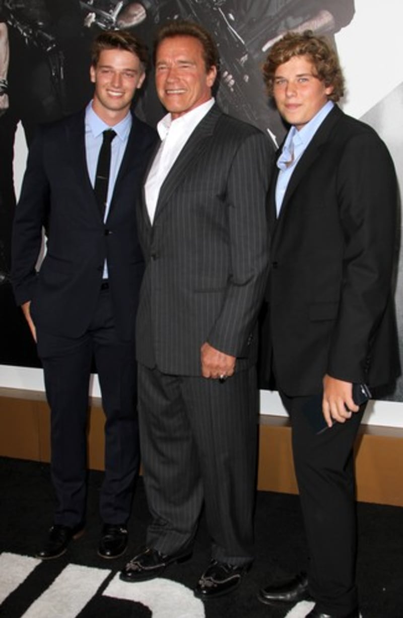 Arnold Schwarzenegger se svými syny Patrickem (vlevo) a Christopherem (vpravo)