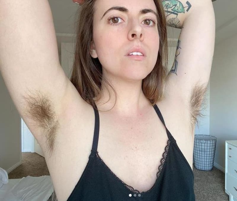 Žena se přestala holit 6