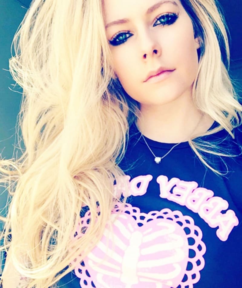 Takhle vypadá Avril Lavigne dnes.