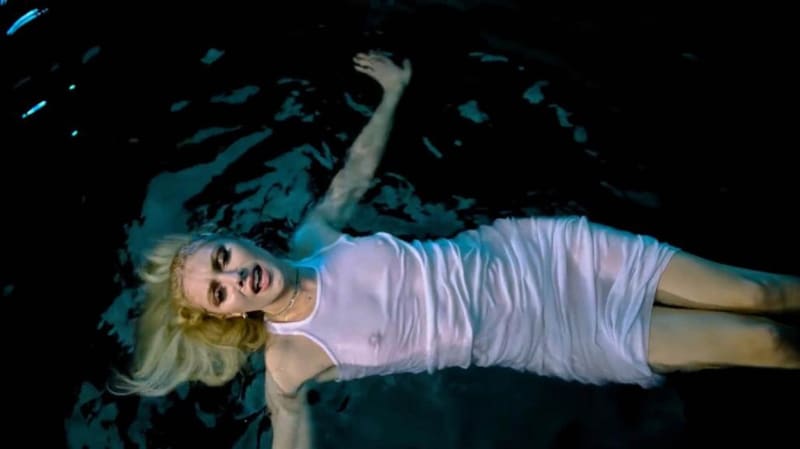 Sexy rockerka Taylor Momsen ráda provokuje i ve videoklipech.