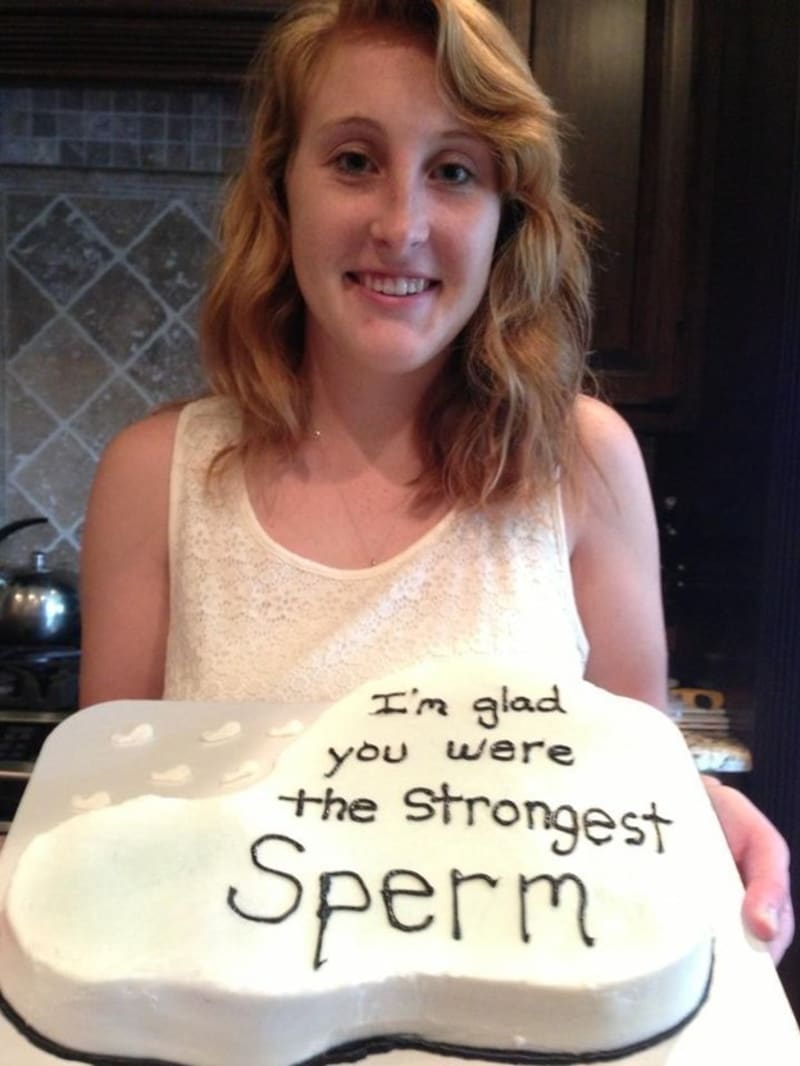 Nechají vám upéct dort se vzkazem "Jsme rádi, že jsi byla ta nejsilnější spermie"