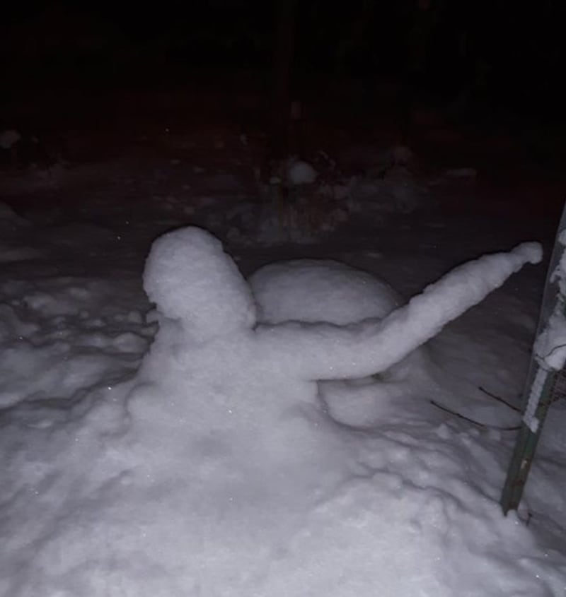 Zapadaný zombík sněhem