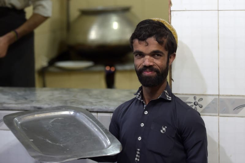 Muž z Pákistánu vypadá jako Tyrion Lannister 6