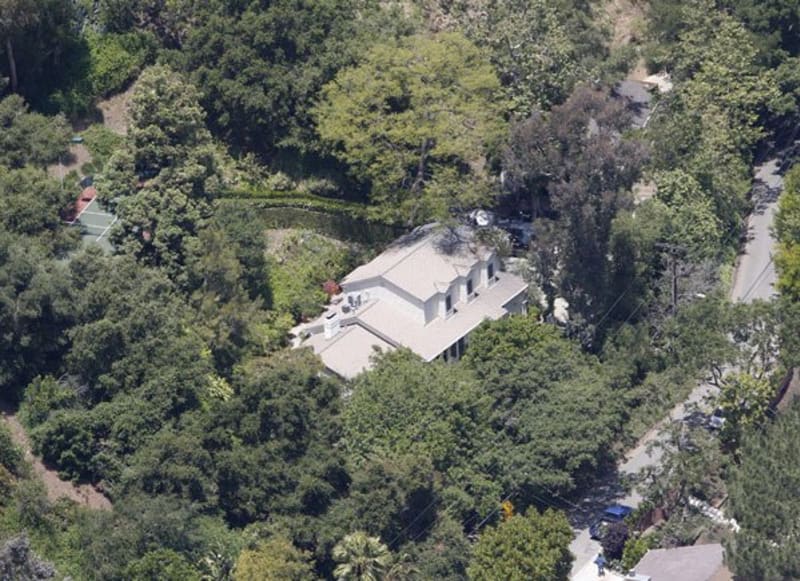 1. Nejčerstvější a nejdražší z domů Taylor ji stál pouhých 600 milionů na dřevo. Balík vysolila za luxusní sídlo v Beverly Hills známé pod názvem Samuel Goldwyn Estate.