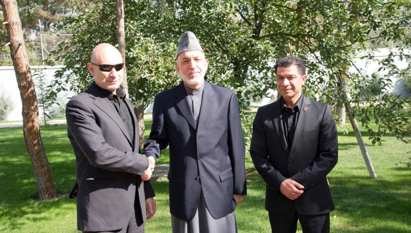 Diplomat Dan Landa s afghánskými představiteli.