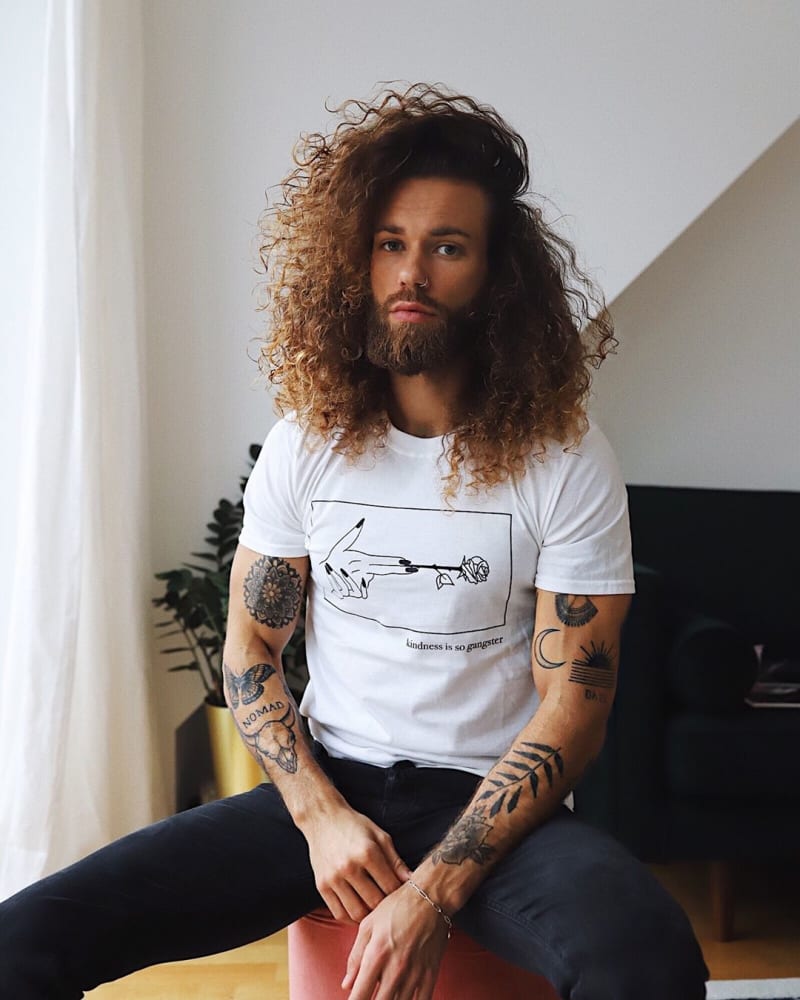 Sexy muži s dlouhými vlasy 18