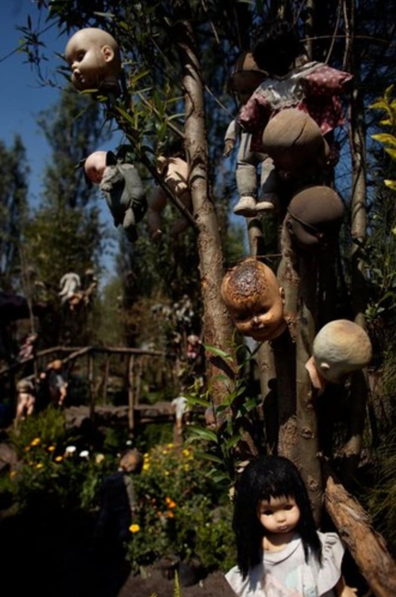 Děsivý ostrov panenek v Mexiku nahání husí kůži.