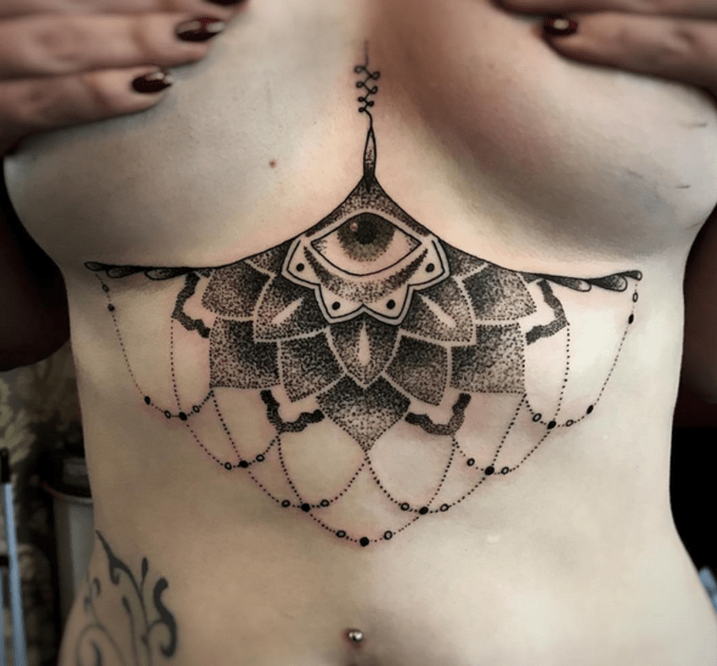 Tetování pod prsy - Obrázek 9