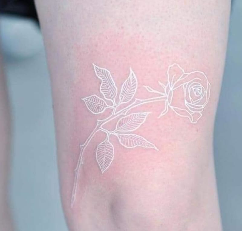 Bílé tetování frčí 14