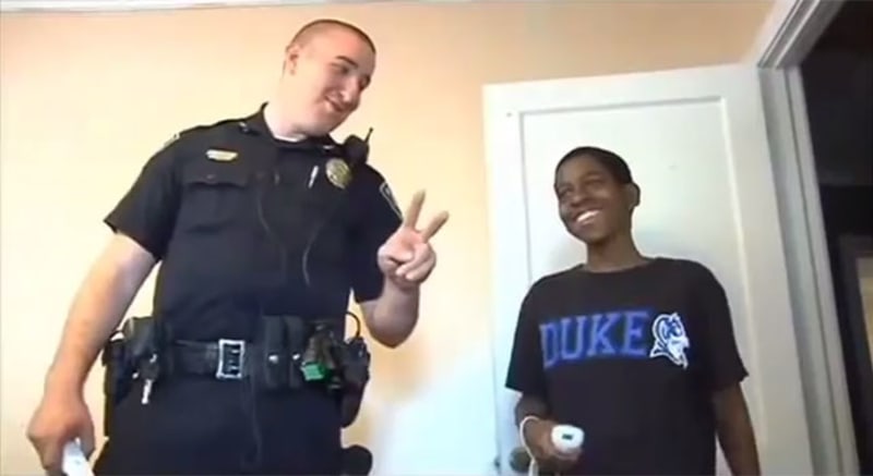 Cameron Simmons a policista