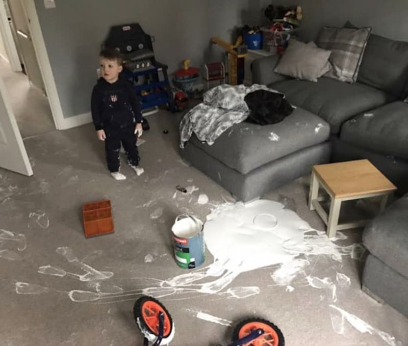 Dítě zničilo pokoj za 100 tisíc barvou 5