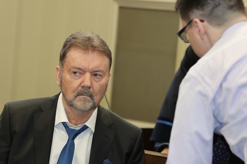Bývalý místopředseda Fotbalové asociace ČR (FAČR) Roman Berbr před soudem (18. 4. 2023)