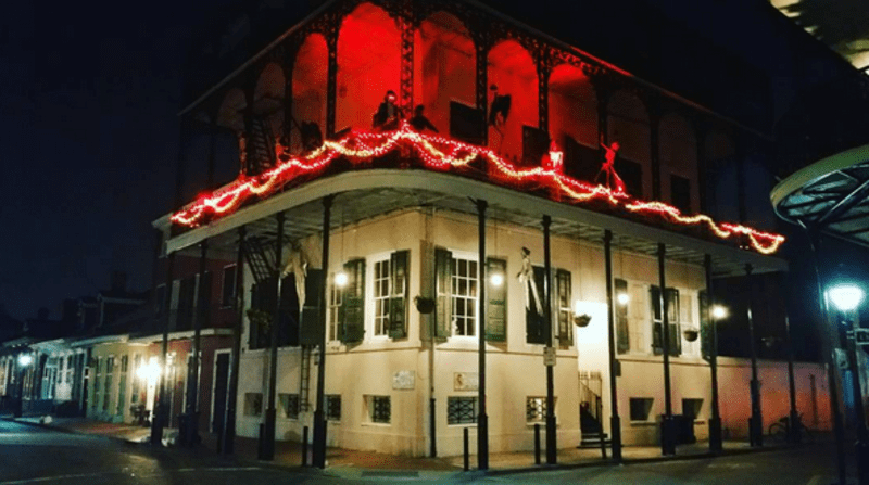 Dům je ve francouzské čtvrti New Orleansu