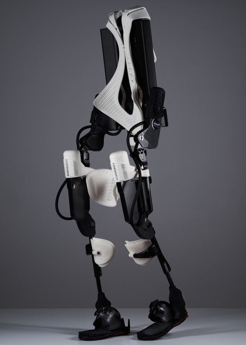 Robotický stroj pro lidi s amputovanými dolními končetinami