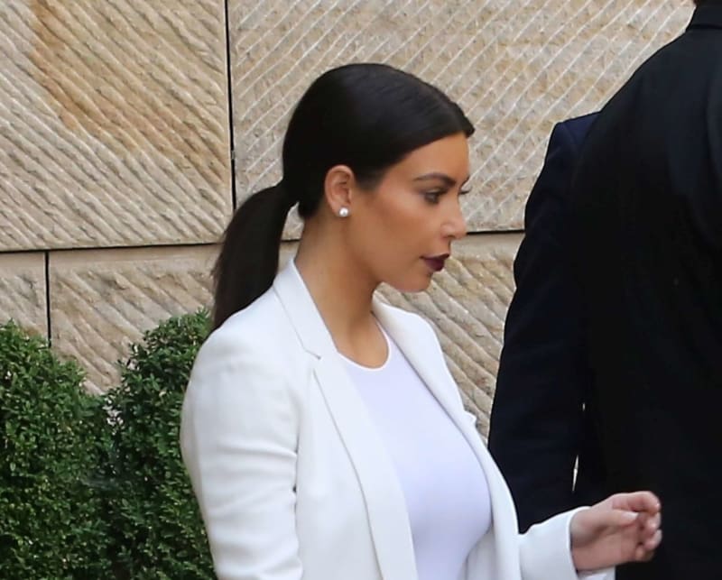 Kim Kardashian odjíždí na svatbu