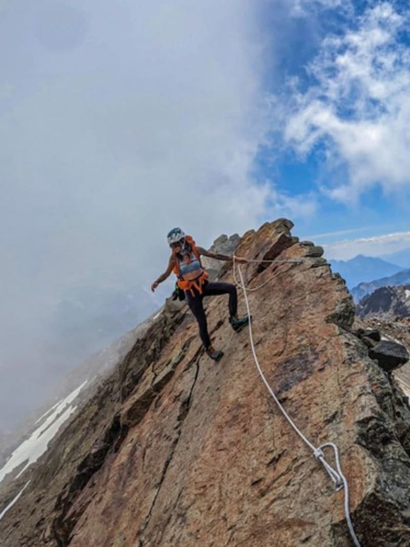 Sexy horolezkyně miluje adrenalin