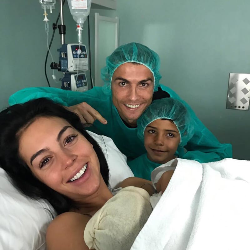 Ronaldovi se narodila dvojčata