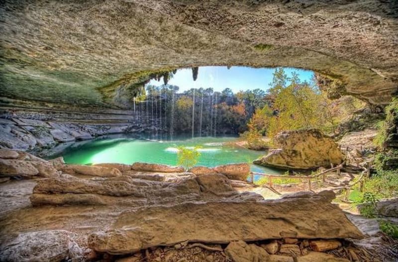 Neuvěřitelně krásná místa USA - Hamilton Pool Preserve, Dripping Springs, Texas