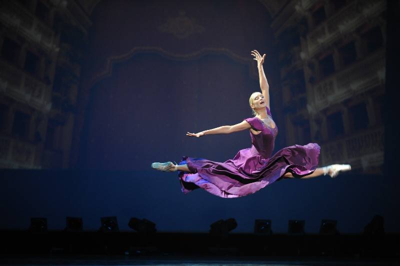 Anastasia Volochkov stále aktivně tančí a je ve formě