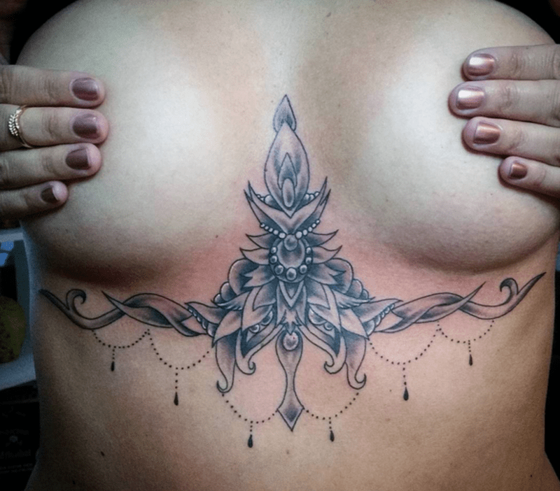 Tetování pod prsy - Obrázek 4