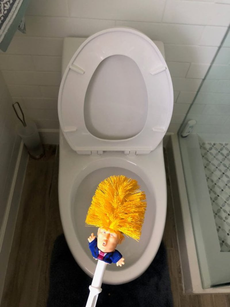 Donald Trump do každého záchodu 3