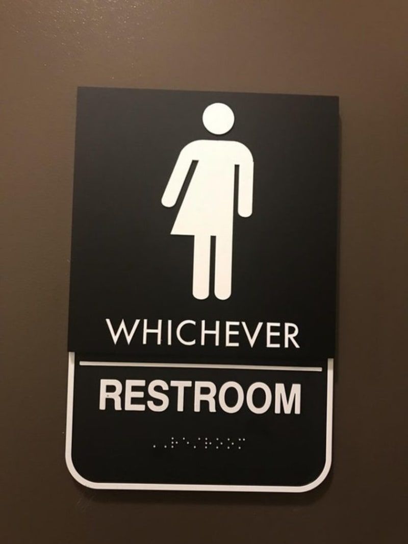 Vtipné označení pánských a dámských záchodků 9