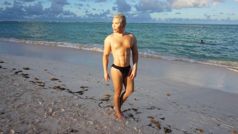 Rodrigo Alves na pláži. 2