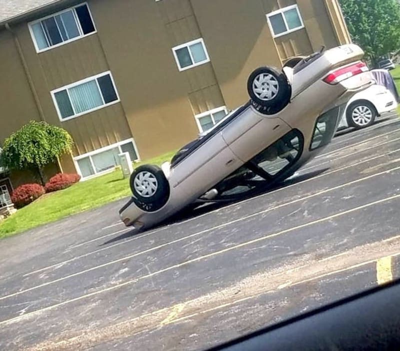 Lidi, kterým je parkování u zadku.