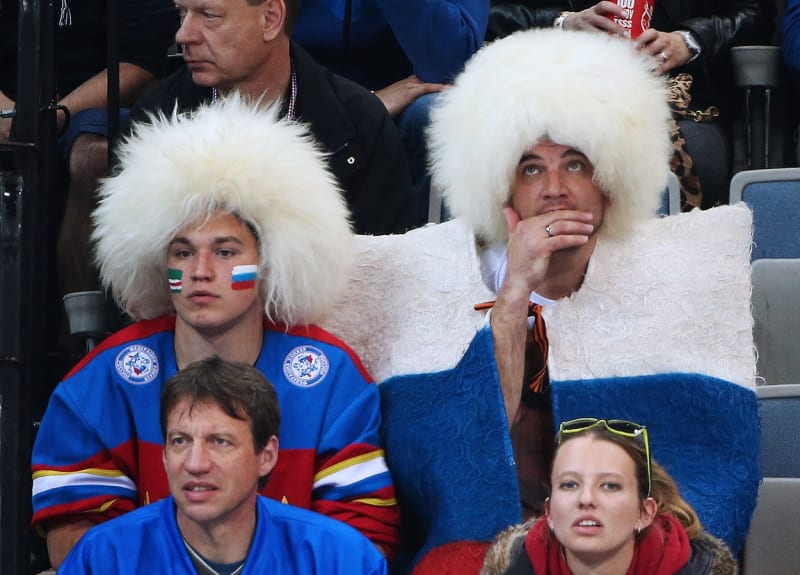 Ruští fanoušci včera v O2 aréně jen smutně koukali na to, jak dostali klepec šest jedna.