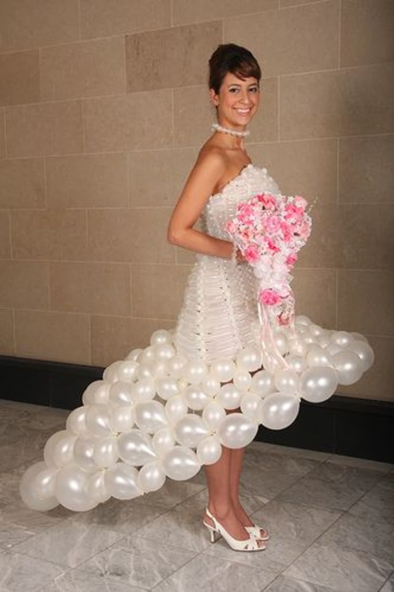 Plochá nevěsta má konečně balóny
