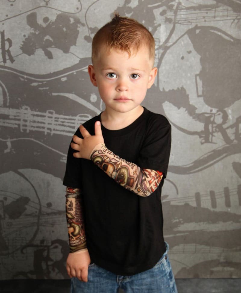 Tetování k malým dětem nepatří...