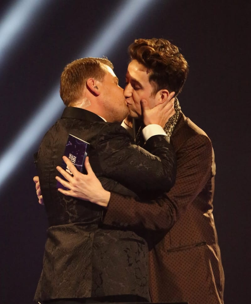 James Corden a Nick Grimshaw šokovali Brit Awards