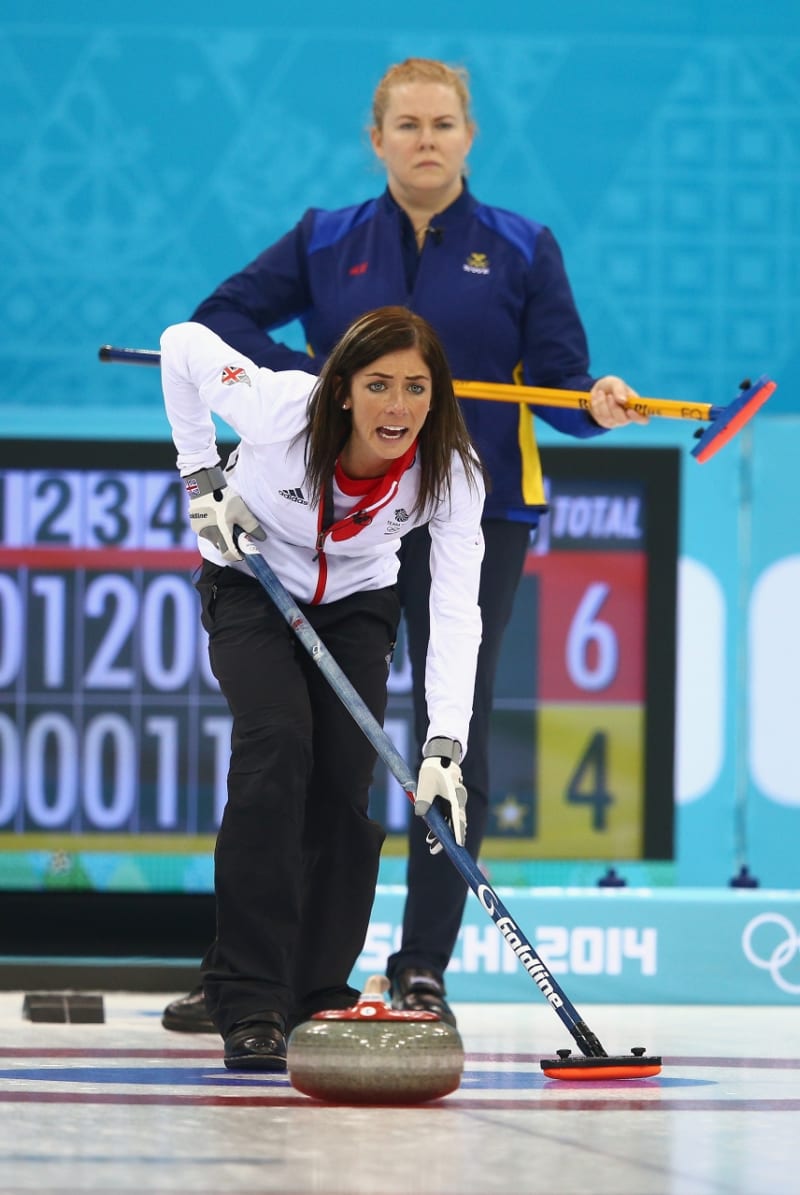 Eve Muirhead z Velké Británie hraje curling