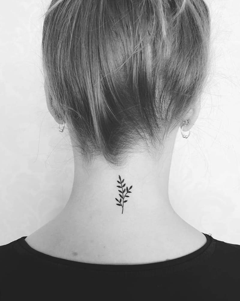 Dechberoucí tetování na krku 15