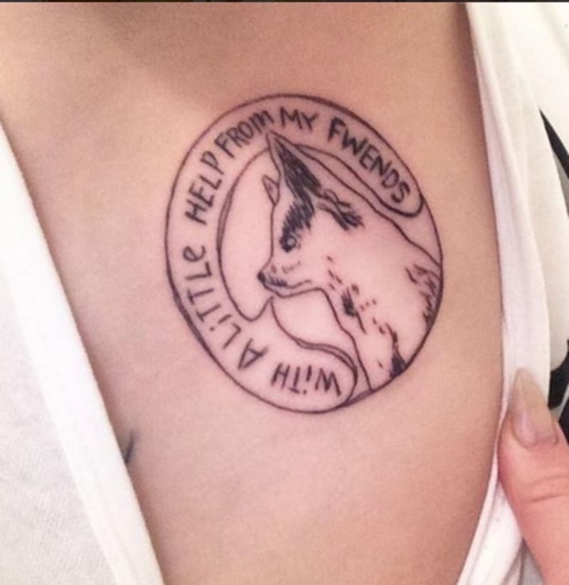 Miley a její psí tetování - Obrázek 1