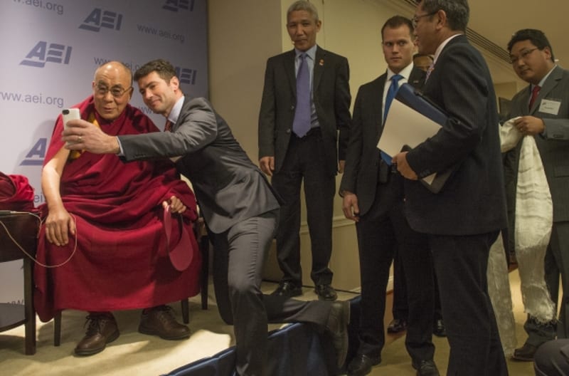 Nejlepší selfie roku 2014 - Dalajláma se taky rád cvakne