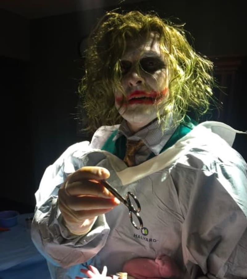 Porod v kostýmu Jokera - Obrázek 1