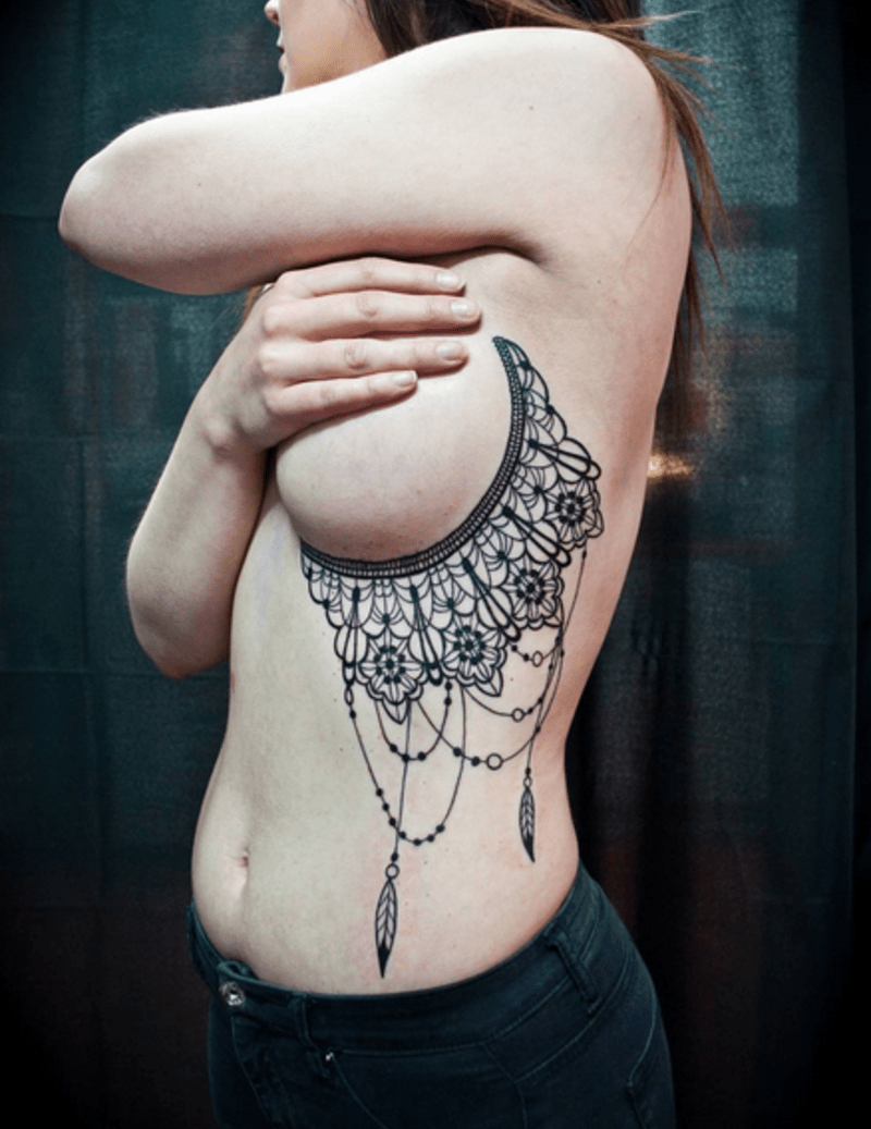 Sideboob tattoo - Obrázek 2