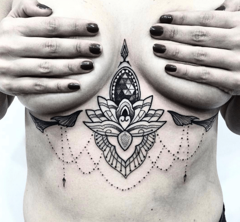 Tetování pod prsy - Obrázek 6