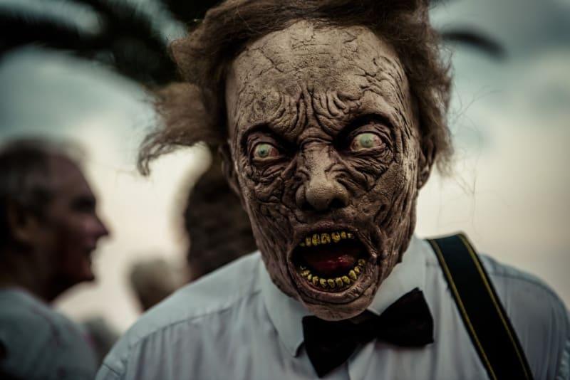 Zombie walk z města Sitges