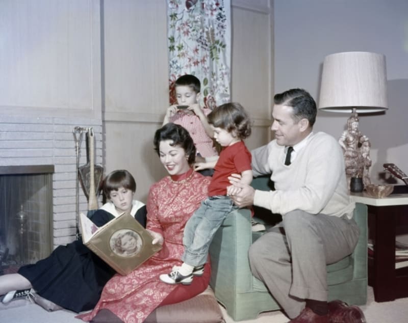 Šťastná rodinka: Susan Agar, herečka Shirley Temple, syn Charles Black Jr., dcera Lori Black a manžel Charles A. Black