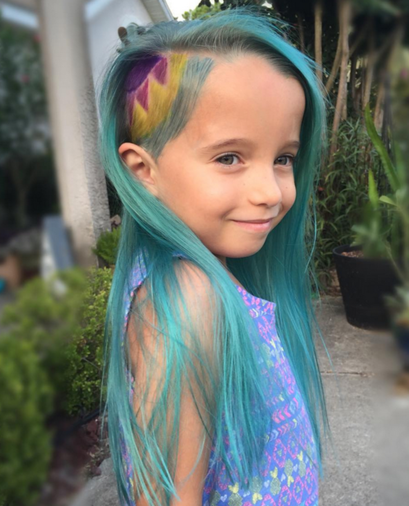 Šestiletá Lyra chtěla mít vlasy podobné jednorožci.