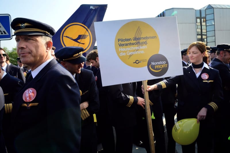 Piloti společnosti Lufthansa začali třídenní stávku za omezení plánovaných škrtů v dohodě o důchodech. 