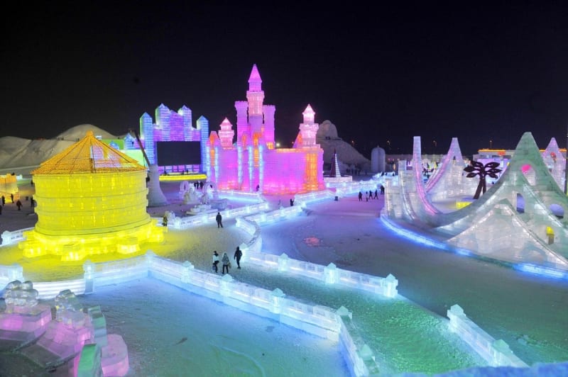 V Číně vyrostlo barevné ledové království - Obrázek 4