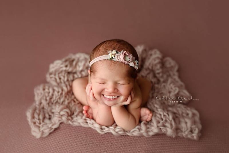 Fotografka pomocí aplikace přidala novorozencům zuby 7