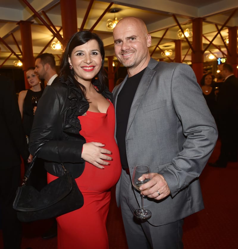 Operní pěvkyně Andrea Kalivodová má už jen pár týdnů do porodu. Manžel se od ní nehne na krok