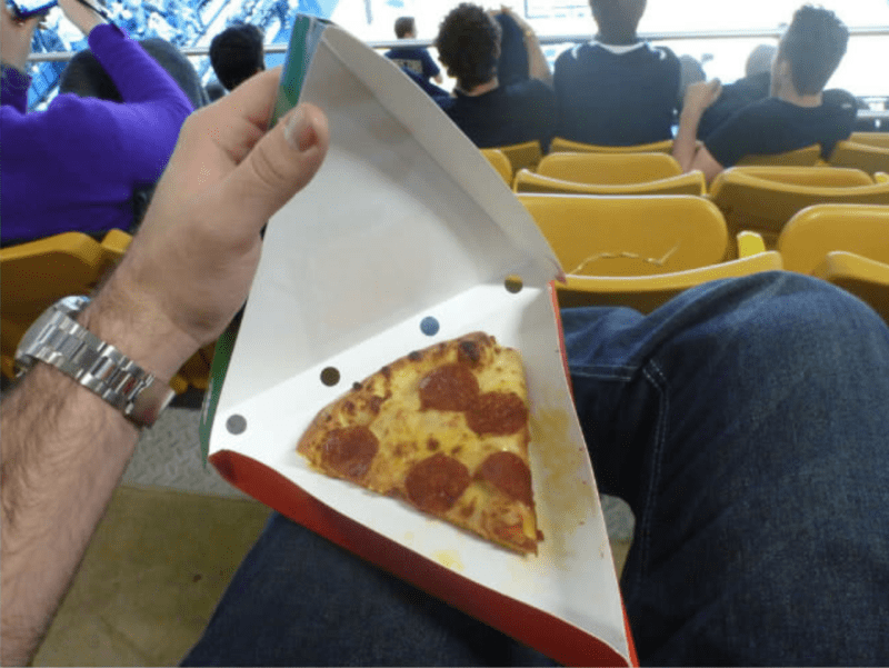 Velká krabice na malou pizzu.