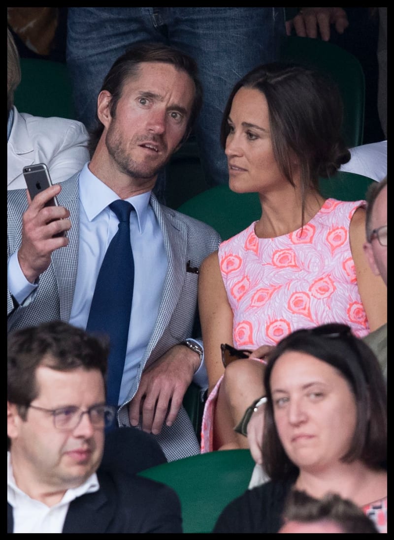 Pippa a její snoubenec James Matthews na Wimbledonu.