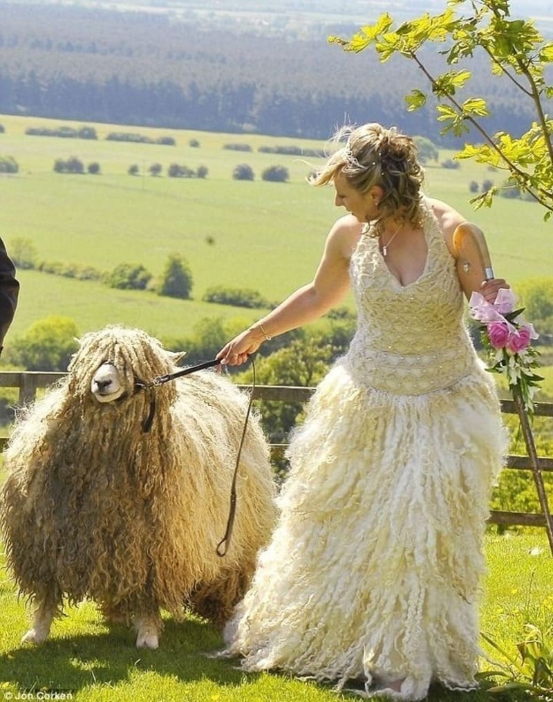 13 nejšílenějších svatebních šatů 11