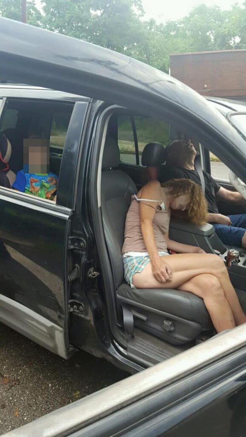 Dvojice předávkovaná heroinem jela v autě s dítětem - Obrázek 2